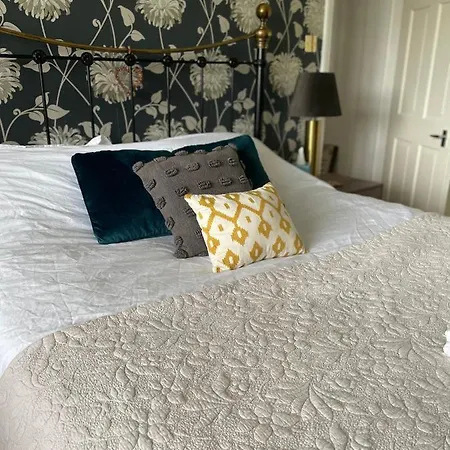 Homestay King Size Bed & En Rolled Bath Private Lane Harrogate