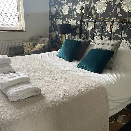 Homestay King Size Bed & En Rolled Bath Private Lane Harrogate